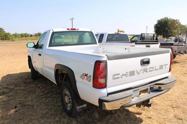 Image of Chevrolet 2500 equipment image 2