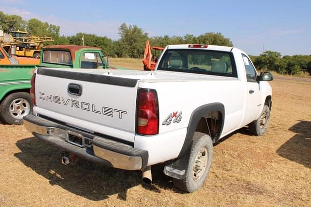 Image of Chevrolet 2500 equipment image 1