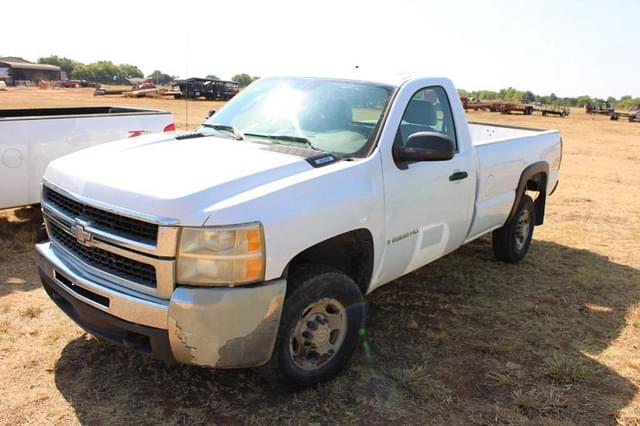 Image of Chevrolet 2500 equipment image 3