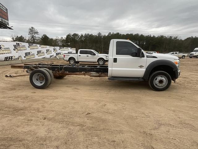 Image of Ford F-550 equipment image 3