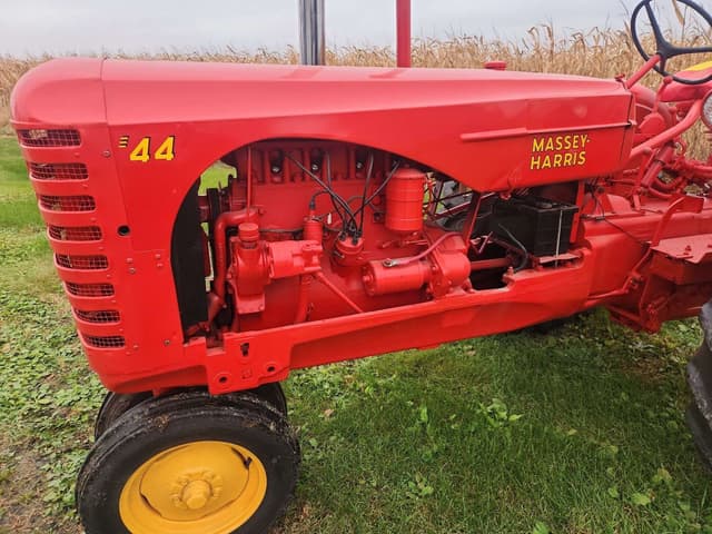 Image of Massey-Harris 44 equipment image 2