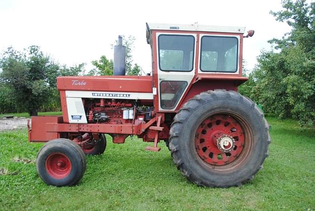 Image of International Harvester 1066 equipment image 1