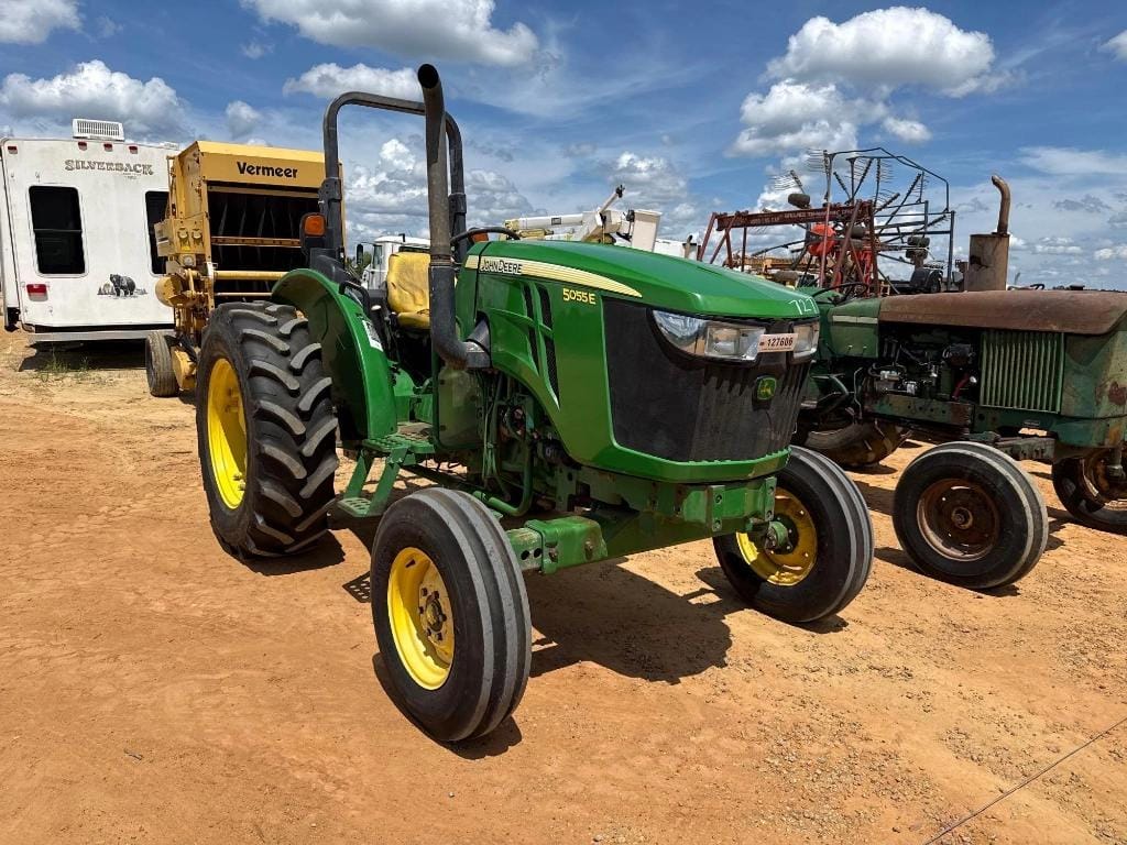 John Deere 5055E Equipment Image0