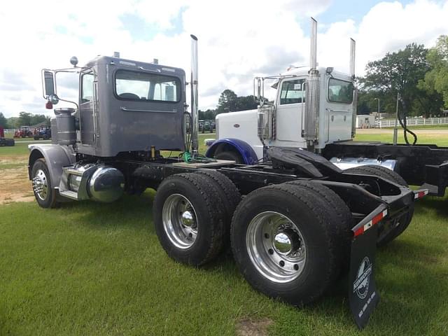 Image of Peterbilt 388 equipment image 3