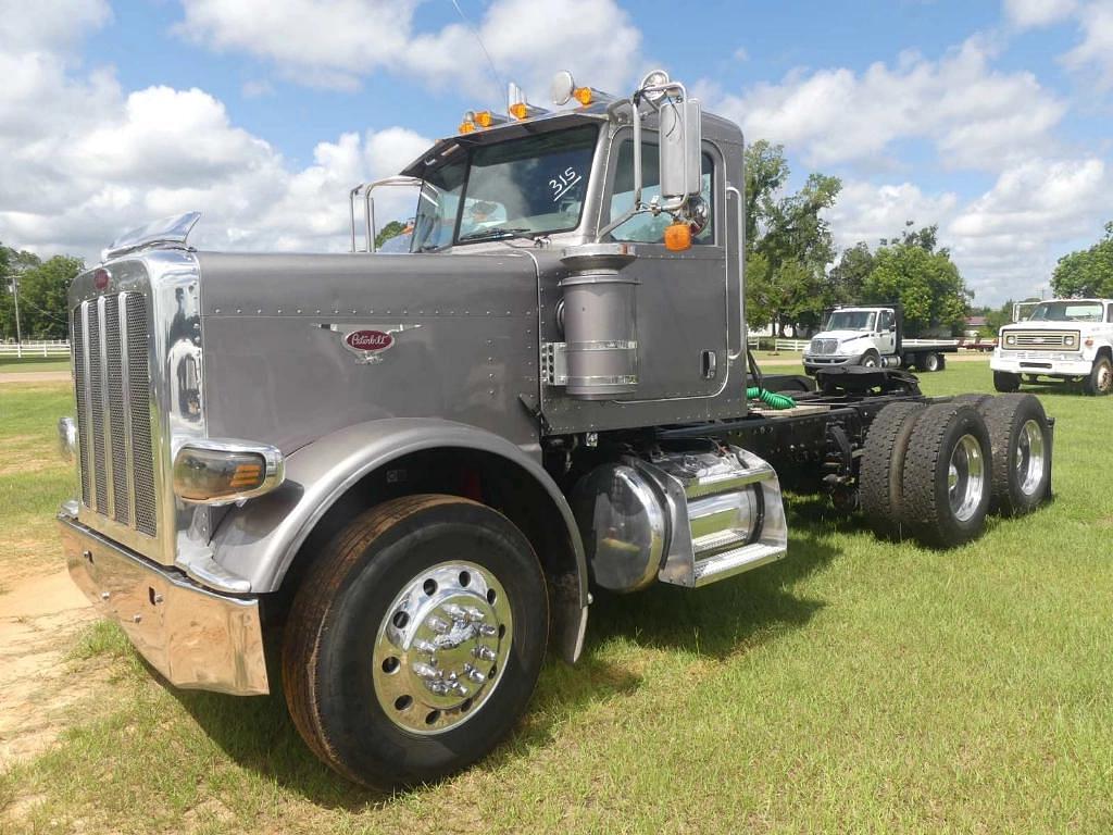 Image of Peterbilt 388 Primary image