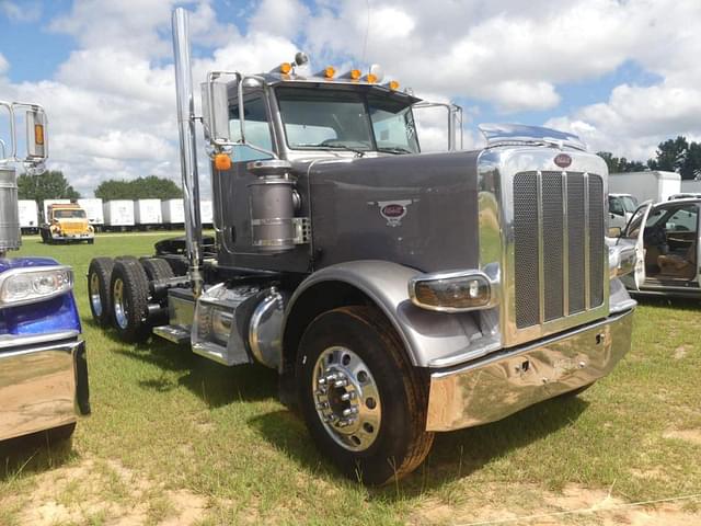 Image of Peterbilt 388 equipment image 1