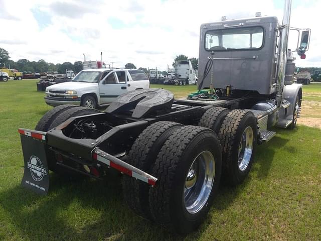 Image of Peterbilt 388 equipment image 2
