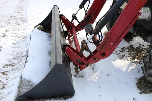 Image of Case IH Farmall 75C equipment image 3