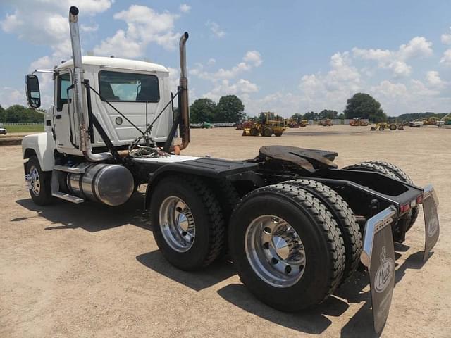 Image of Mack P164T equipment image 3