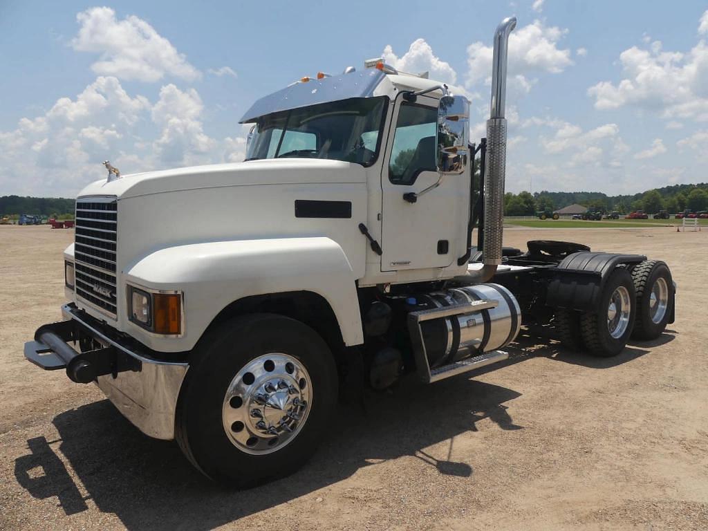 Image of Mack P164T Primary image