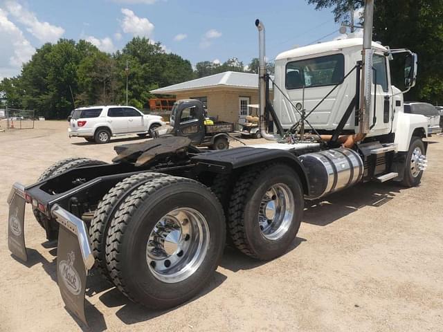 Image of Mack P164T equipment image 2