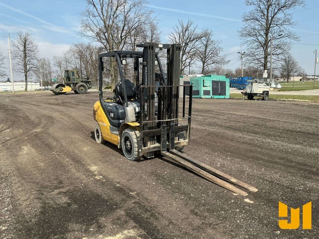 Image of Komatsu FG25T-16 equipment image 2