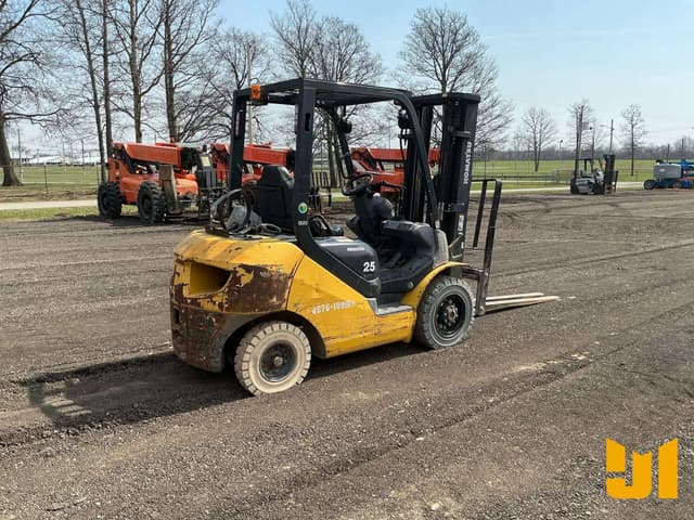 Image of Komatsu FG25T-16 equipment image 4