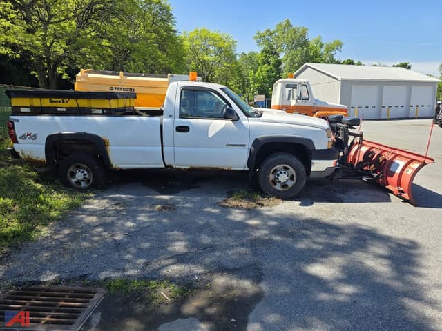 Image of Chevrolet 2500HD equipment image 3