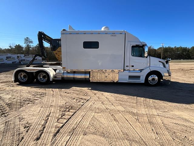 Image of Volvo VNL equipment image 3