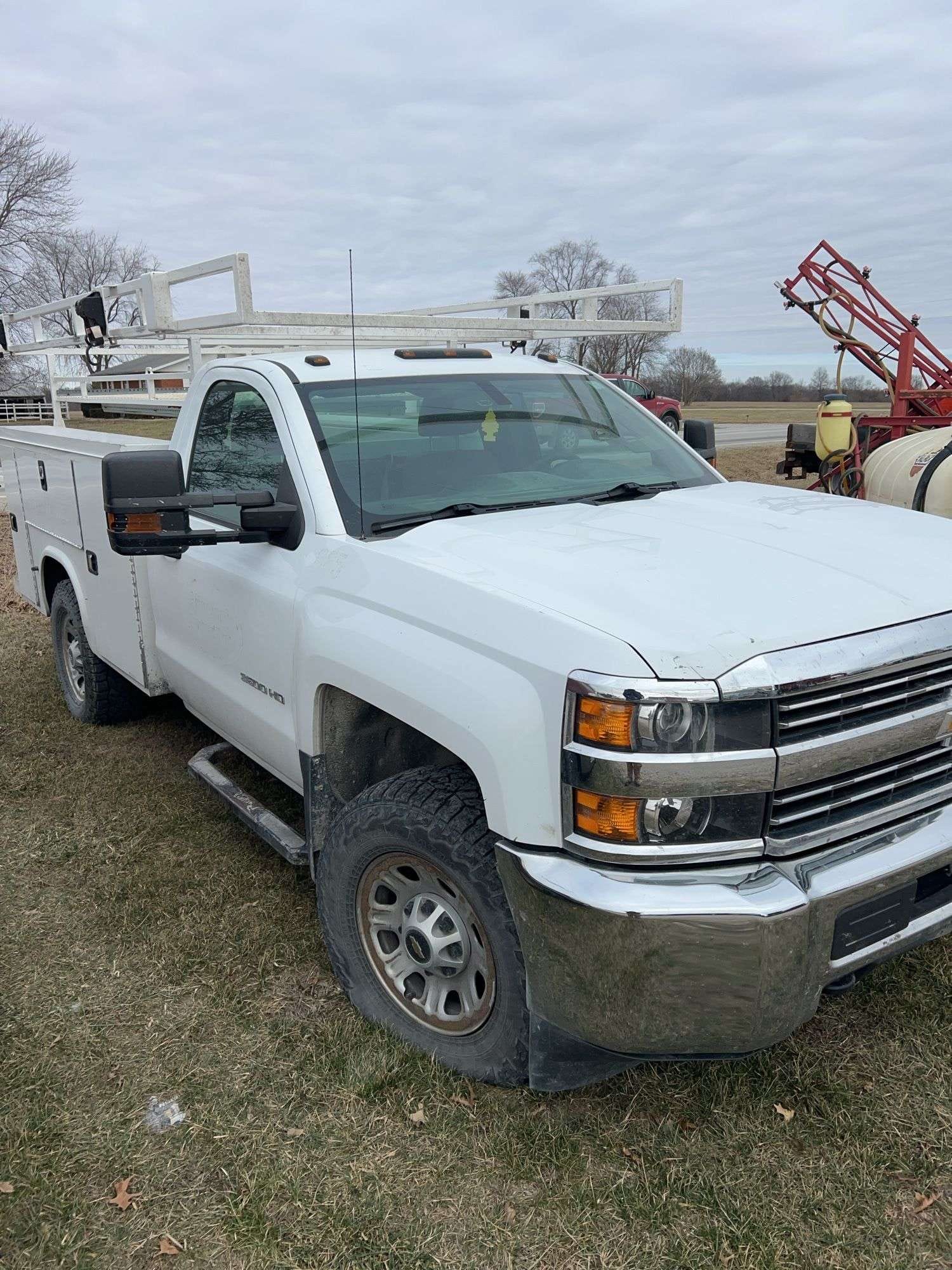 2015 Chevrolet 3500HD Equipment Image0
