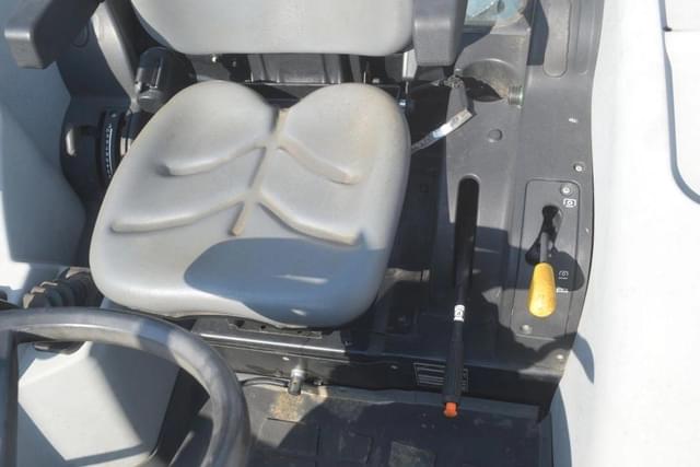 Image of New Holland Workmaster 75 equipment image 4