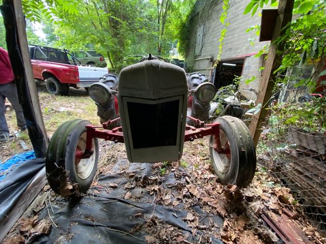 Image of Ford 8N equipment image 1