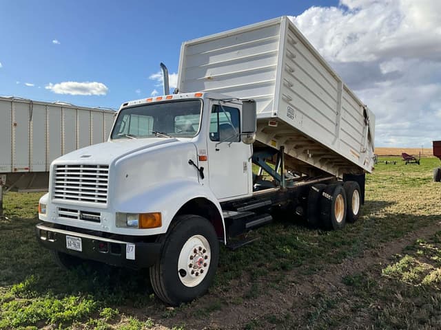 Image of International 8100 equipment image 4