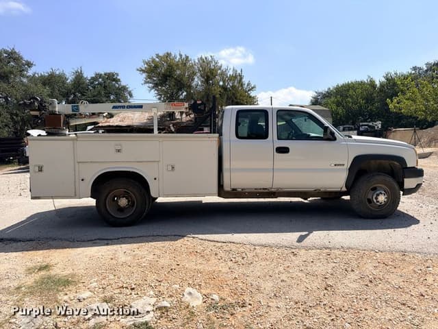 Image of Chevrolet 3500HD equipment image 3
