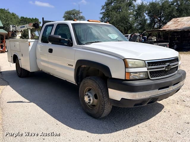 Image of Chevrolet 3500HD equipment image 2