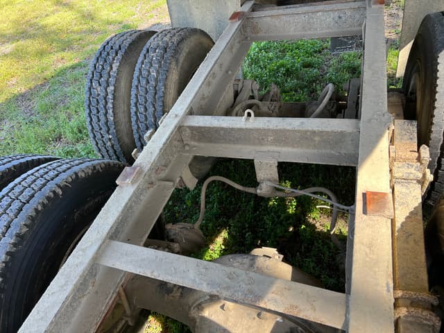 Image of Chevrolet C65 equipment image 2