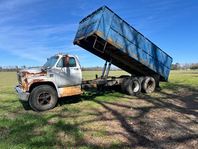 Image of Chevrolet C65 equipment image 1