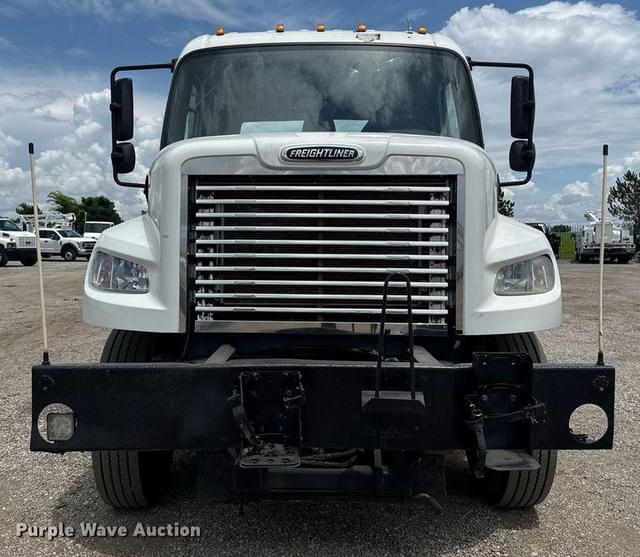 Image of Freightliner Business Class M2 equipment image 1