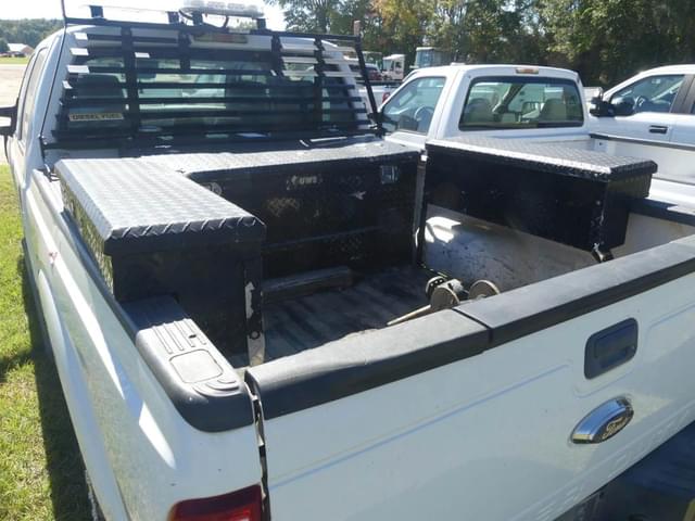 Image of Ford F-350 equipment image 4