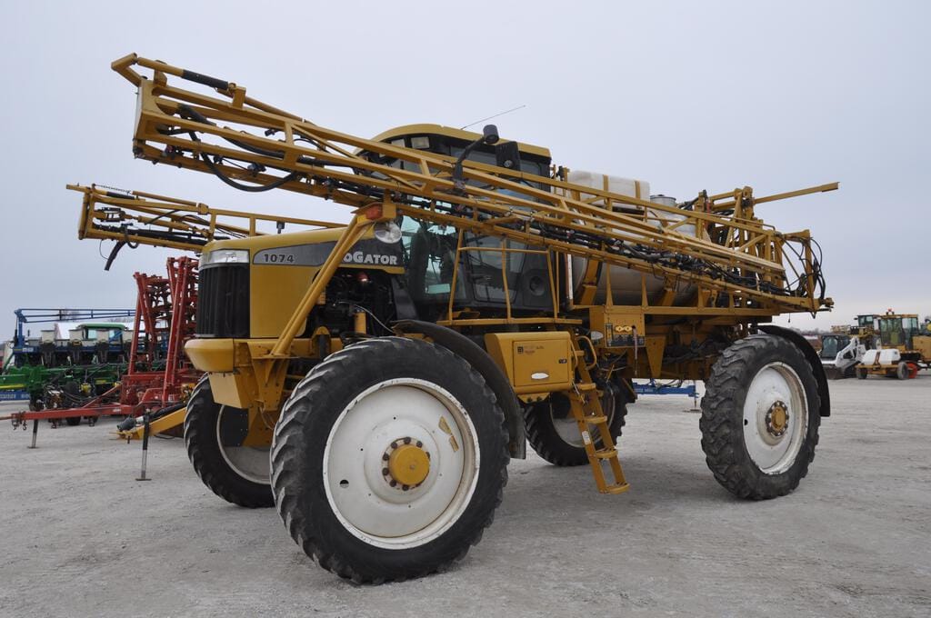 Main image Ag-Chem RoGator 1074