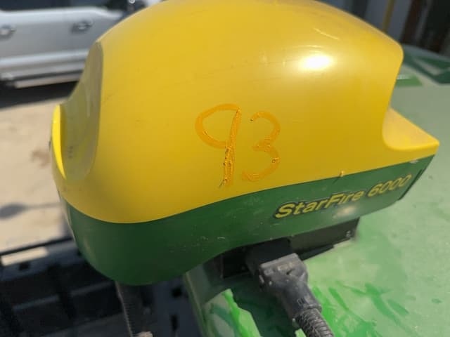 Image of John Deere StarFire 6000 equipment image 2