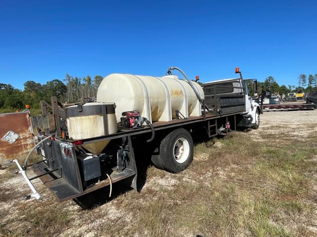 Image of International 4300 SBA equipment image 3