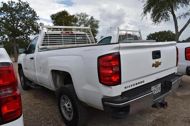 Image of Chevrolet 2500 equipment image 3