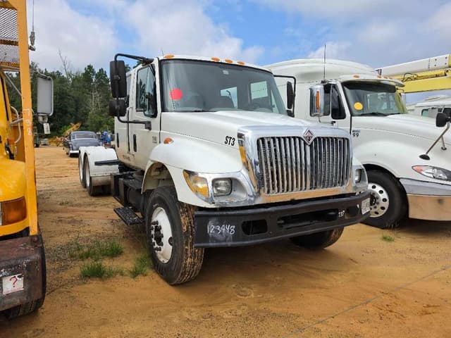 Image of International 7400 equipment image 3