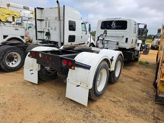 Image of International 7400 equipment image 2