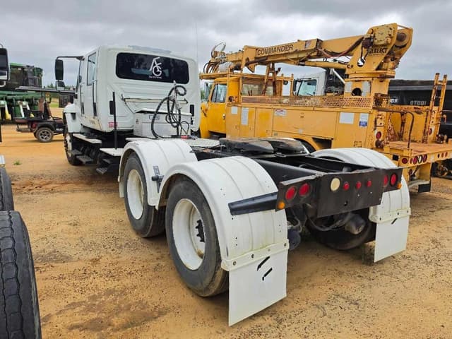 Image of International 7400 equipment image 1