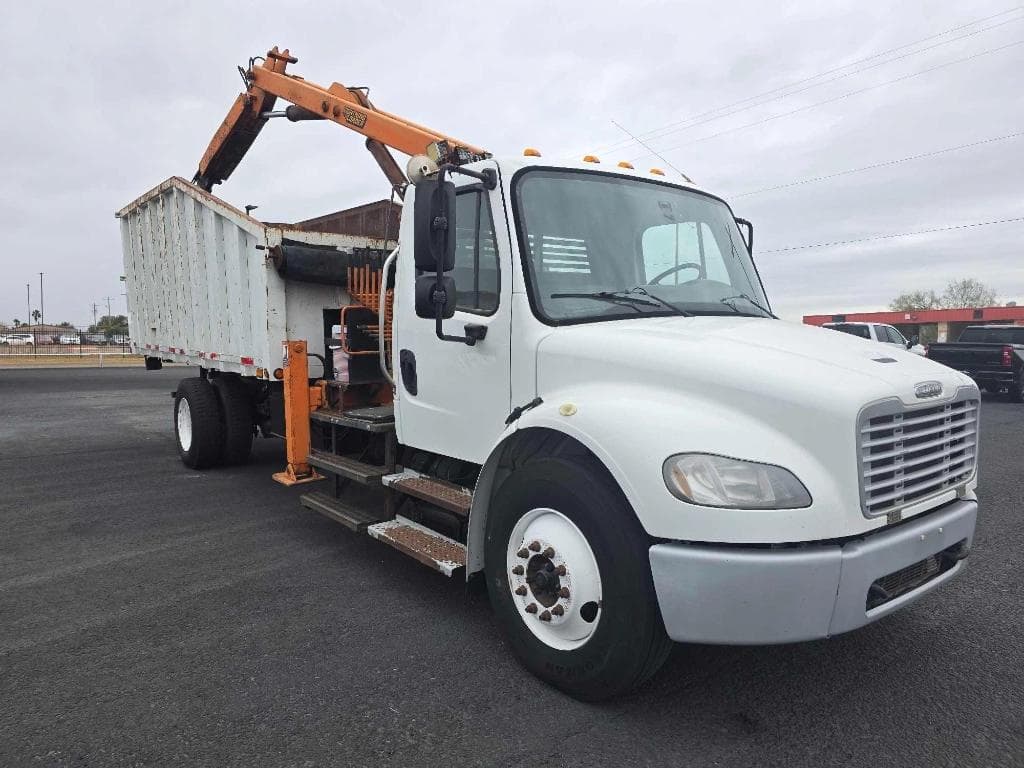 Image of Freightliner M2 106 Primary image