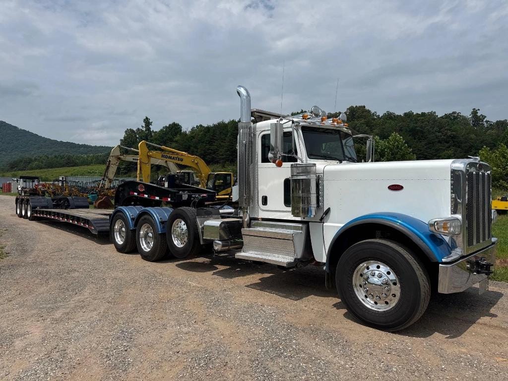 2020 Peterbilt 389 Equipment Image0