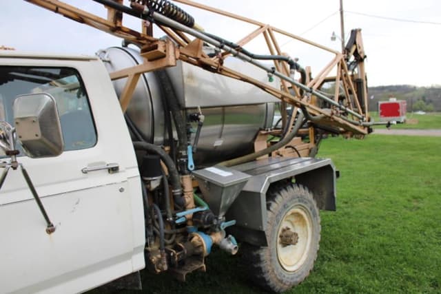 Image of Ford F-350 equipment image 4