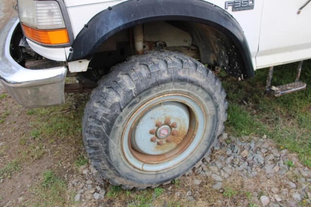 Image of Ford F-350 equipment image 3