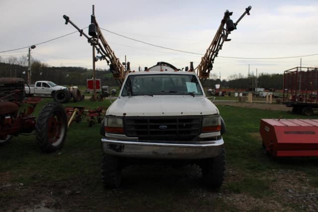 Image of Ford F-350 equipment image 1