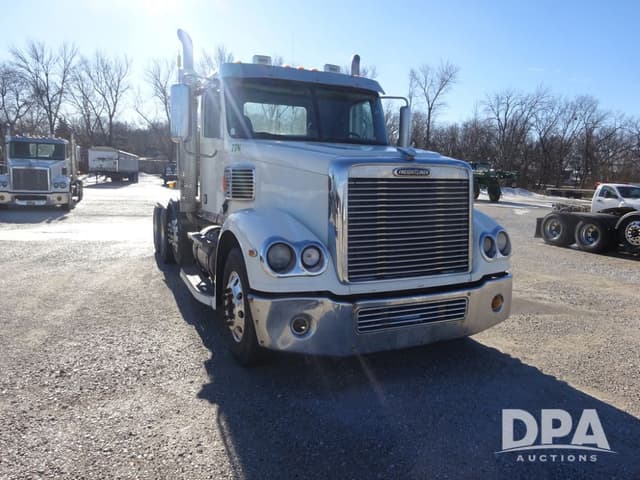 Image of Freightliner Coronado equipment image 4