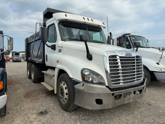 Image of Freightliner Cascadia 125 equipment image 2