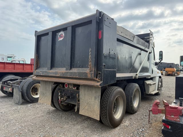 Image of Freightliner Cascadia 125 equipment image 3