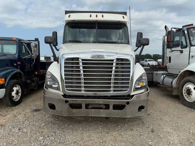 Image of Freightliner Cascadia 125 equipment image 1