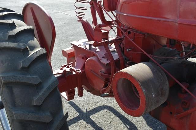 Image of Farmall M equipment image 2