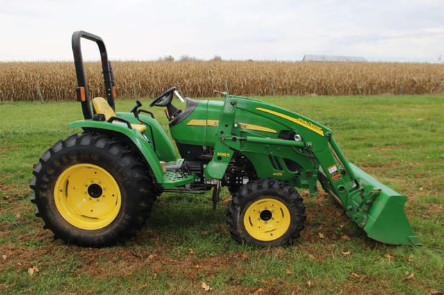 Image of John Deere 4105 equipment image 1