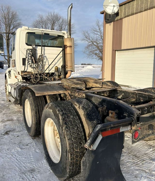 Image of International 8600 equipment image 4