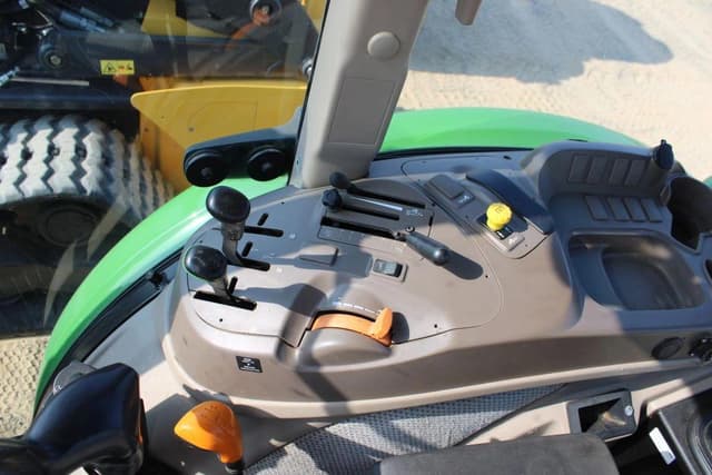 Image of John Deere 5090E equipment image 3