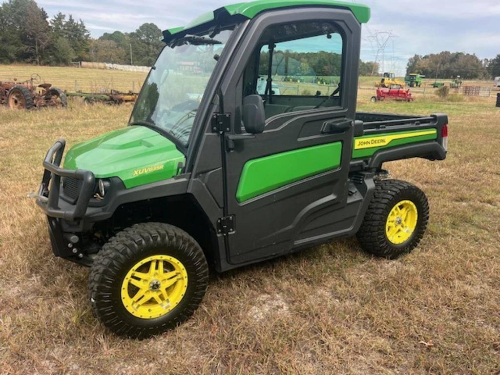 2024 John Deere XUV 835R Equipment Image0
